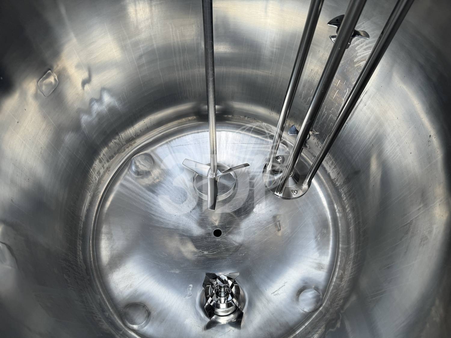 internal image of a 750 litre high shear process vessel