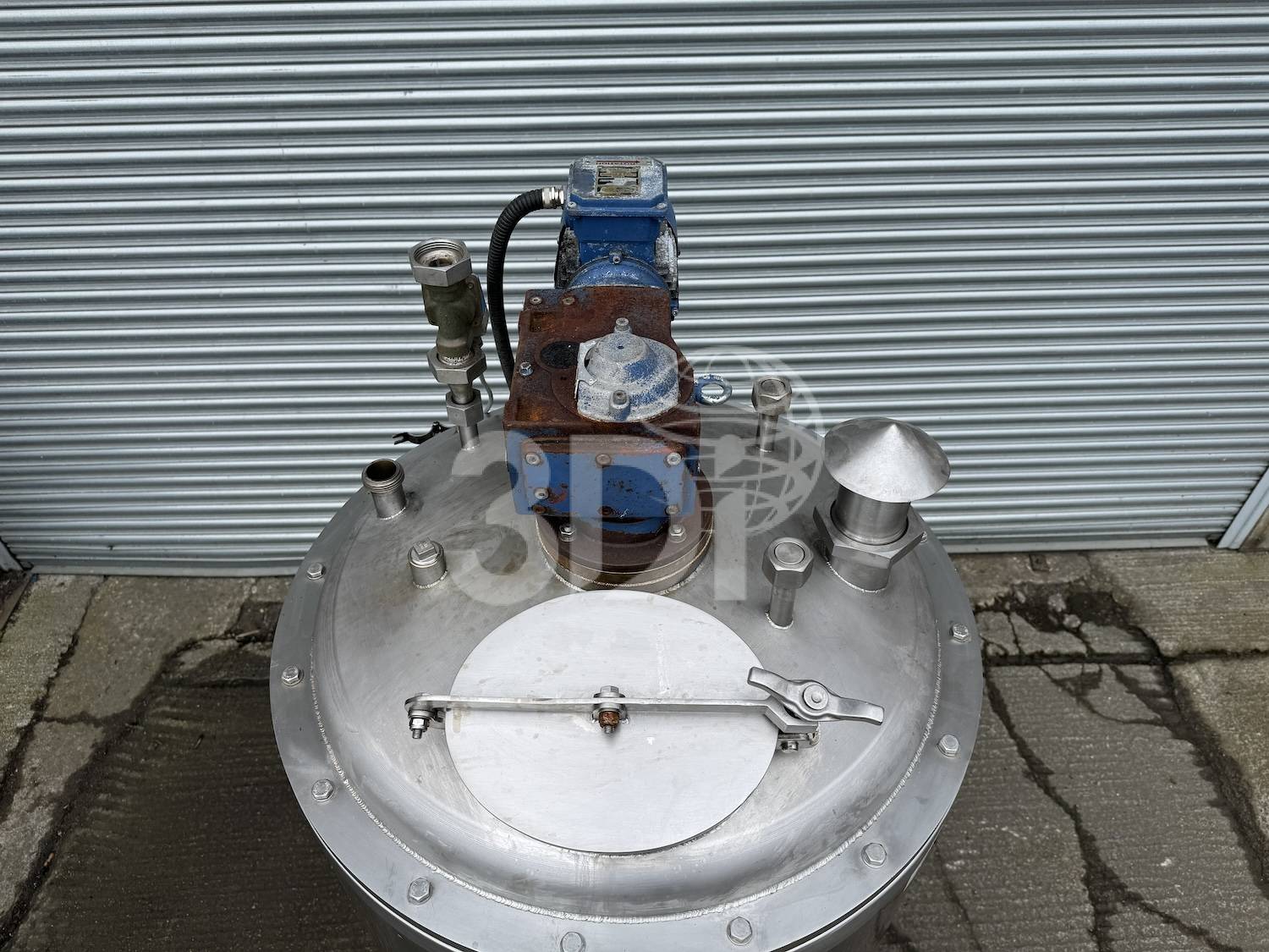 top dish image of a 600 litre jacketed stainless steel mixing vessel