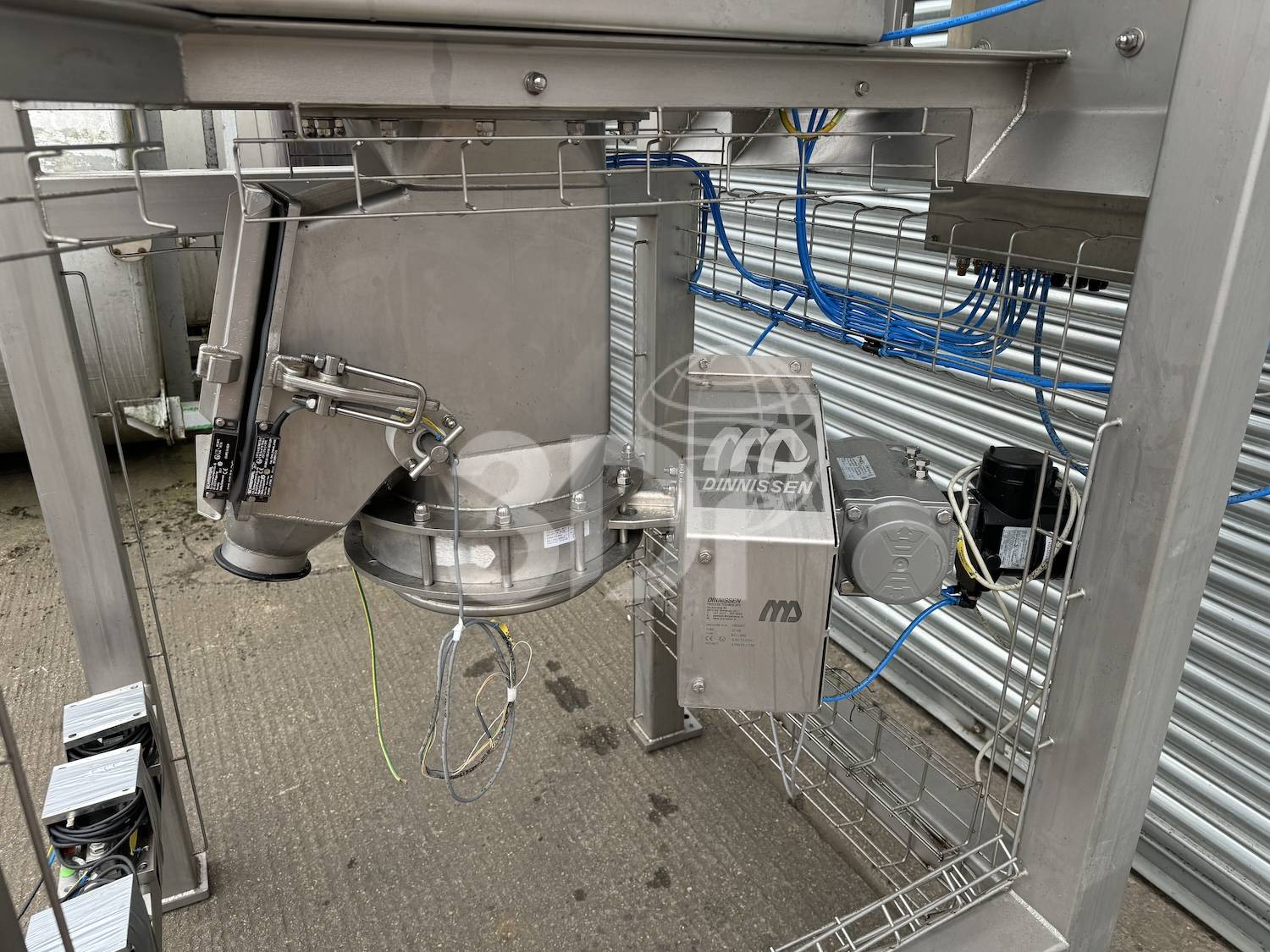 bottom image of a dinnissen big bag unloading station
