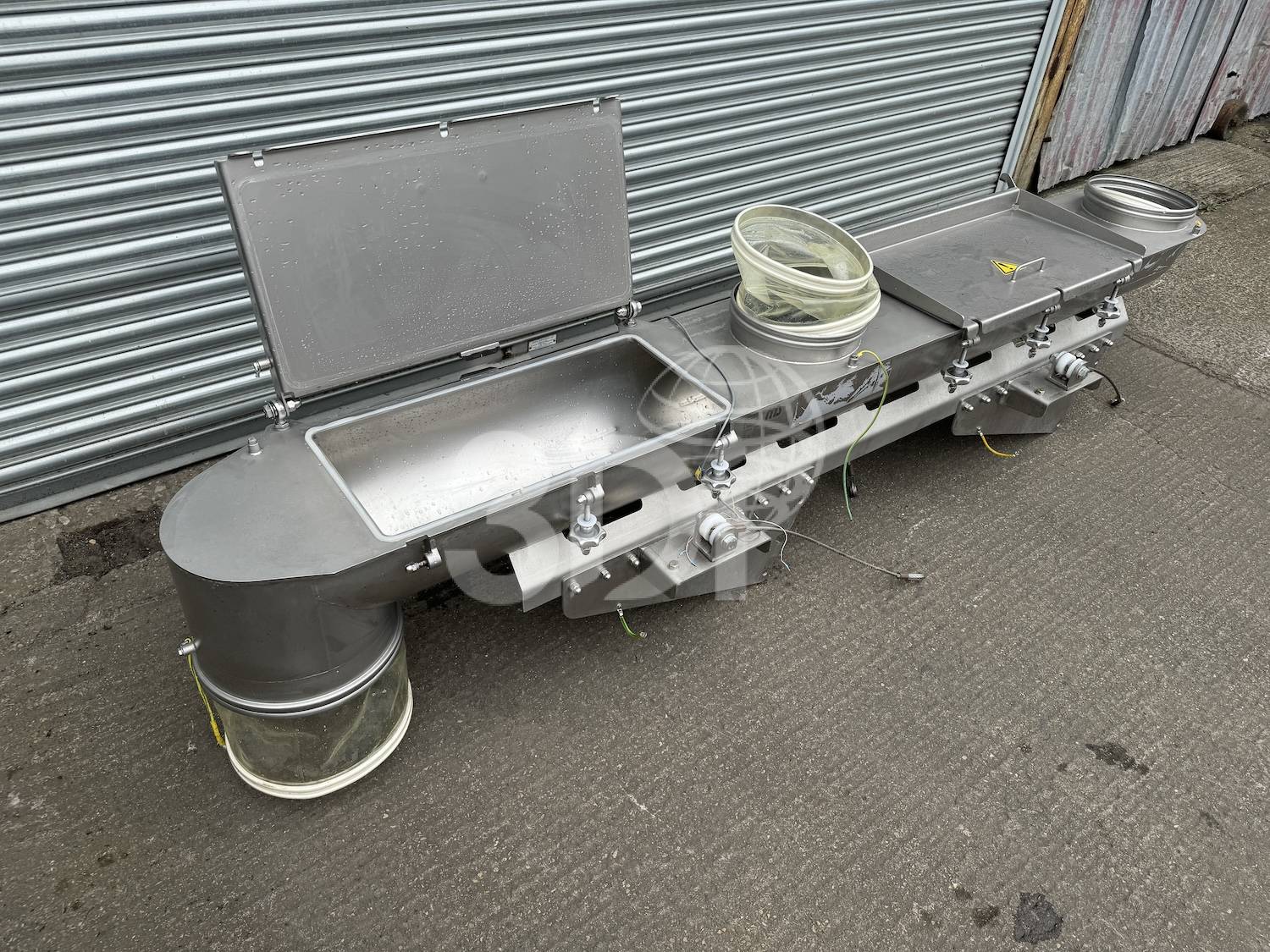 side image of a dinnissen vibratory feeder type 135-350-4000
