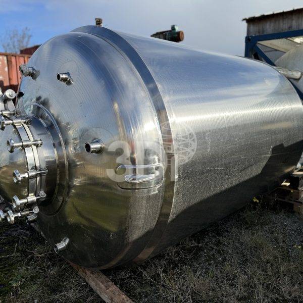 image of a 5200 litre stainless steel pressure vessel