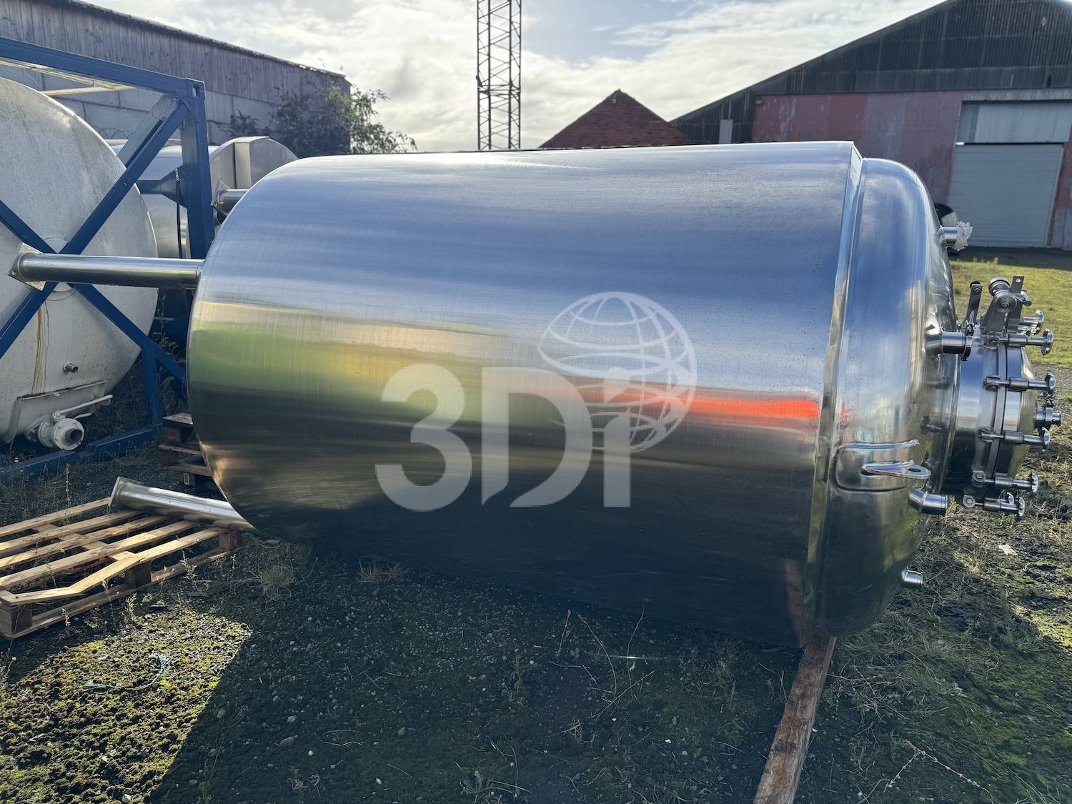 side image of a 5200 litre stainless steel pressure vessel