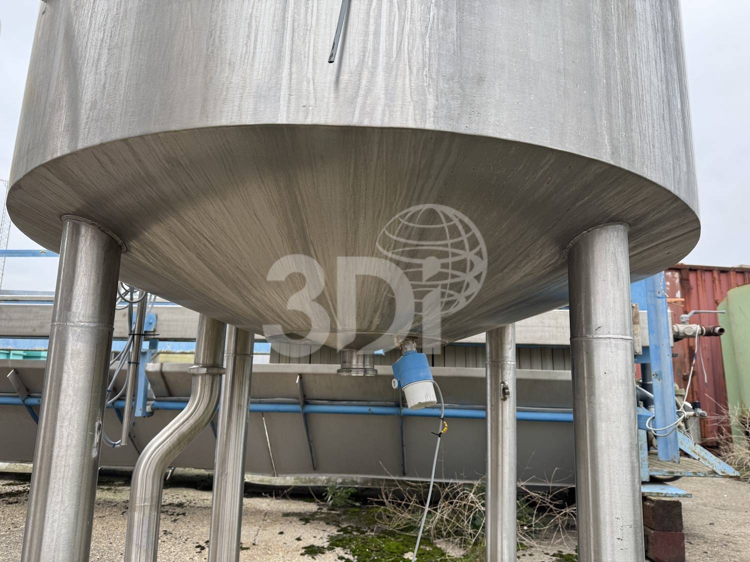 base of a 2500 litre stainless steel storage tank