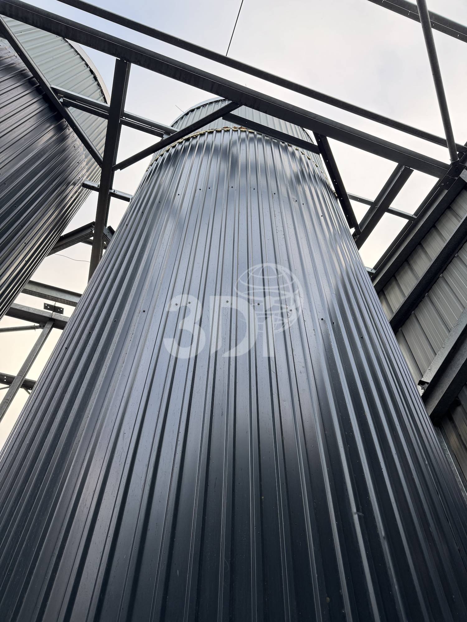 photo of a 80000 litre stainless steel liquid storage silo