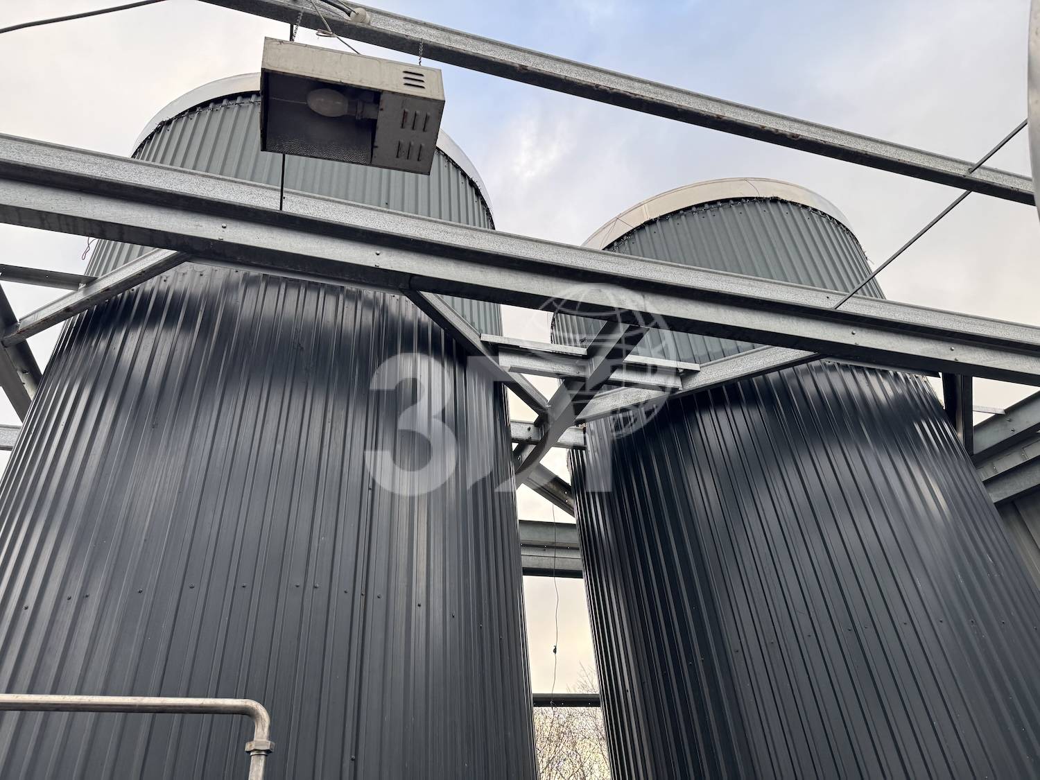 image of two 80000 litre stainless steel liquid storage silos