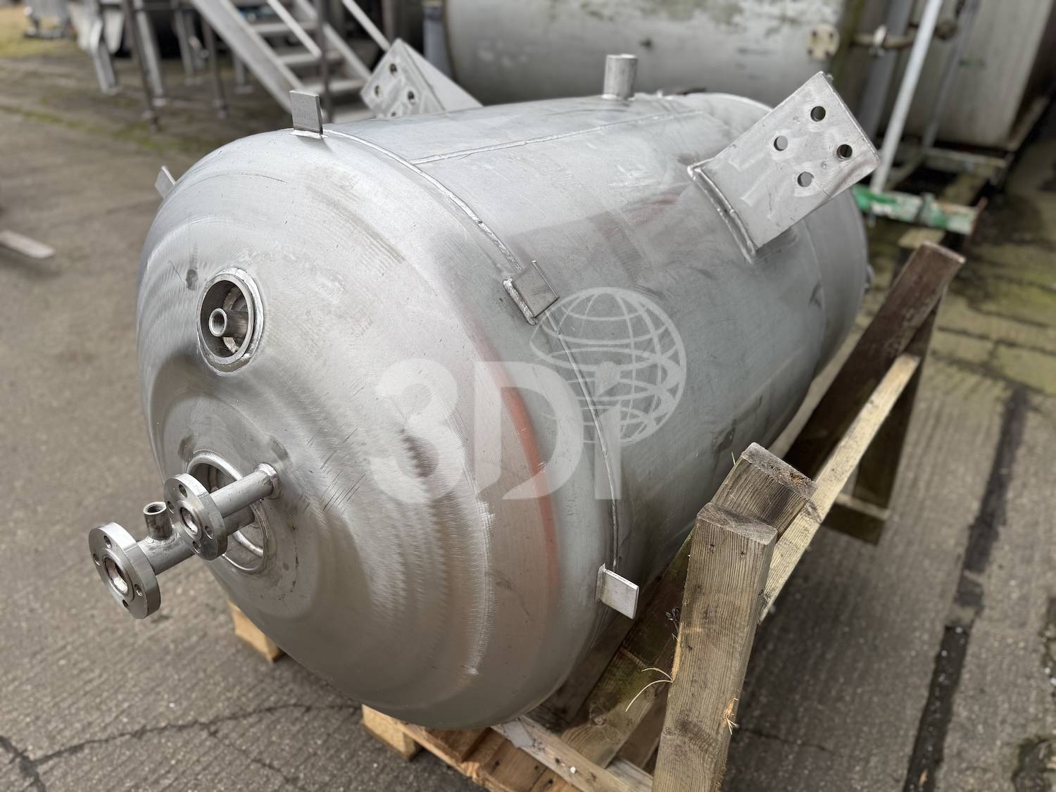 rear image of a 1000 litre jacketed stainless steel mixing vessel