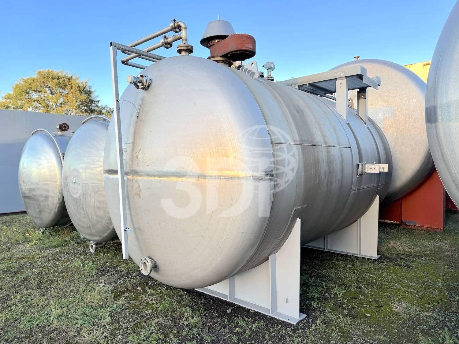 25000-litre-stainless-steel-storage-tank-2947-1 main image of a 25000 litre stainless steel storage tank 2947