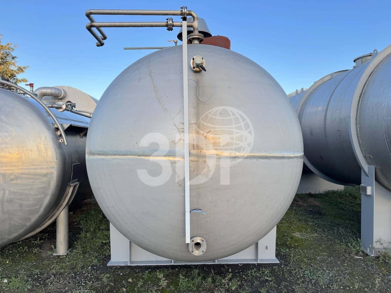 25000-litre-stainless-steel-storage-tank-2947-2 image of the dished end of a 25000 litre stainless steel storage tank 2947