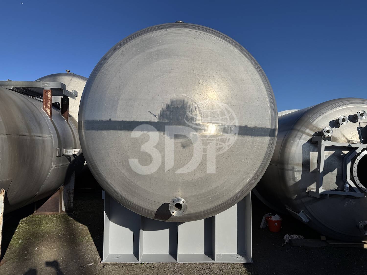 dished end image of a 32600 litre stainless steel storage tank