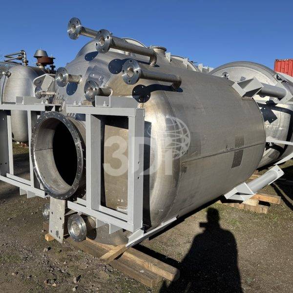 image of a 6000 litre stainless steel storage tank