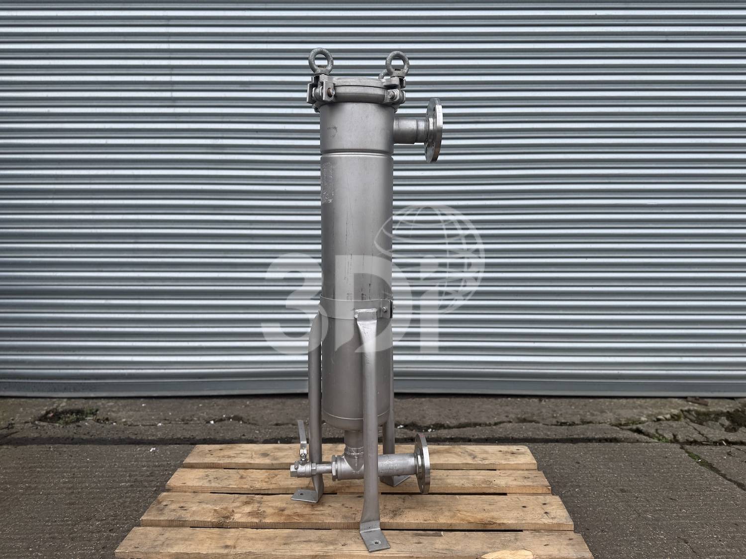 rear image of a eaton flowline fbf-0102-BD10-050B bag filter housing