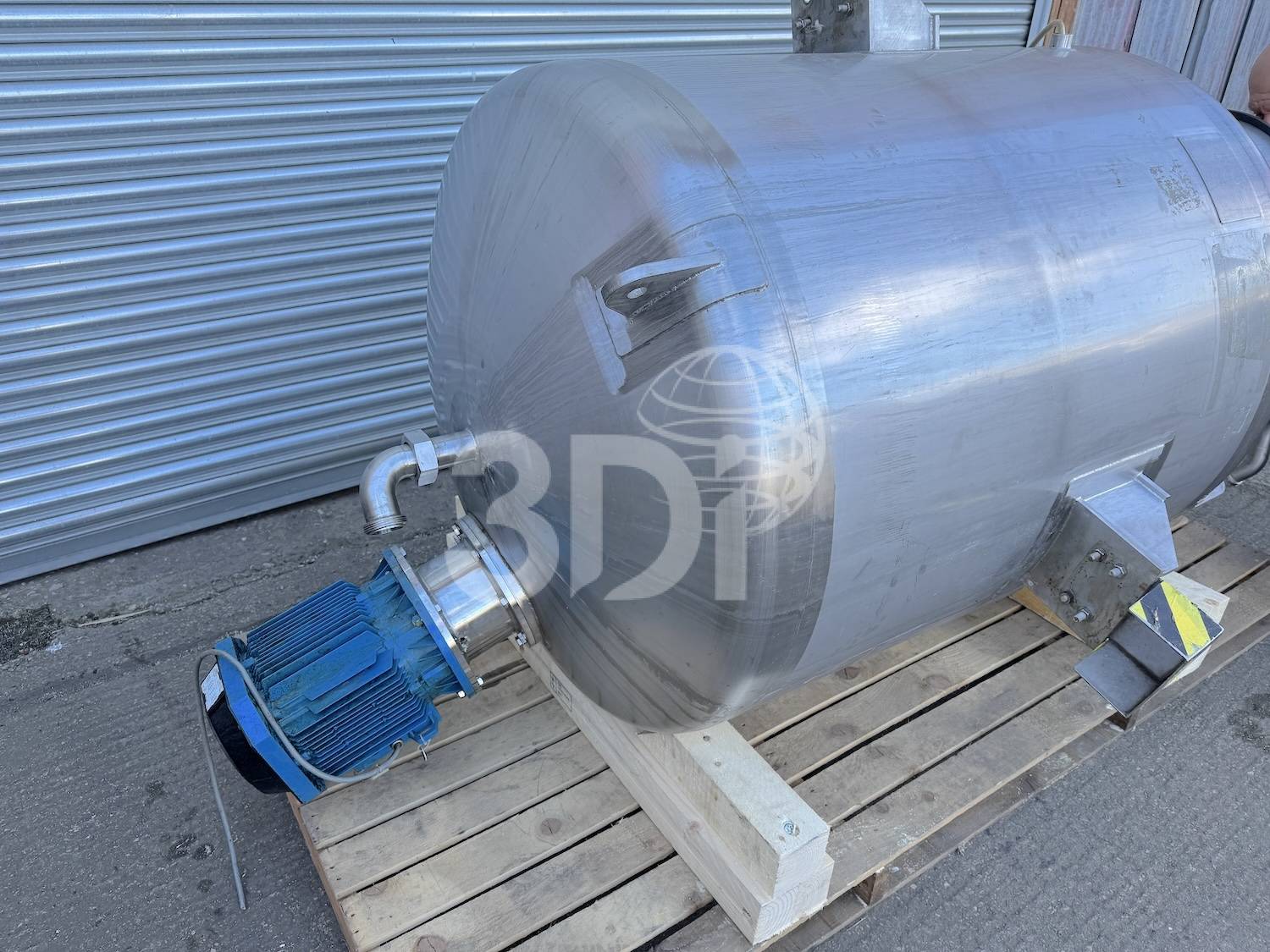 rear image of 1320 litre stainless steel mixing vessel