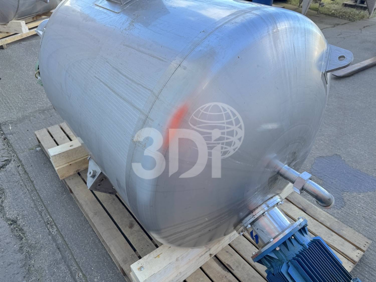 rear photo of the 1320 litre stainless steel process vessel