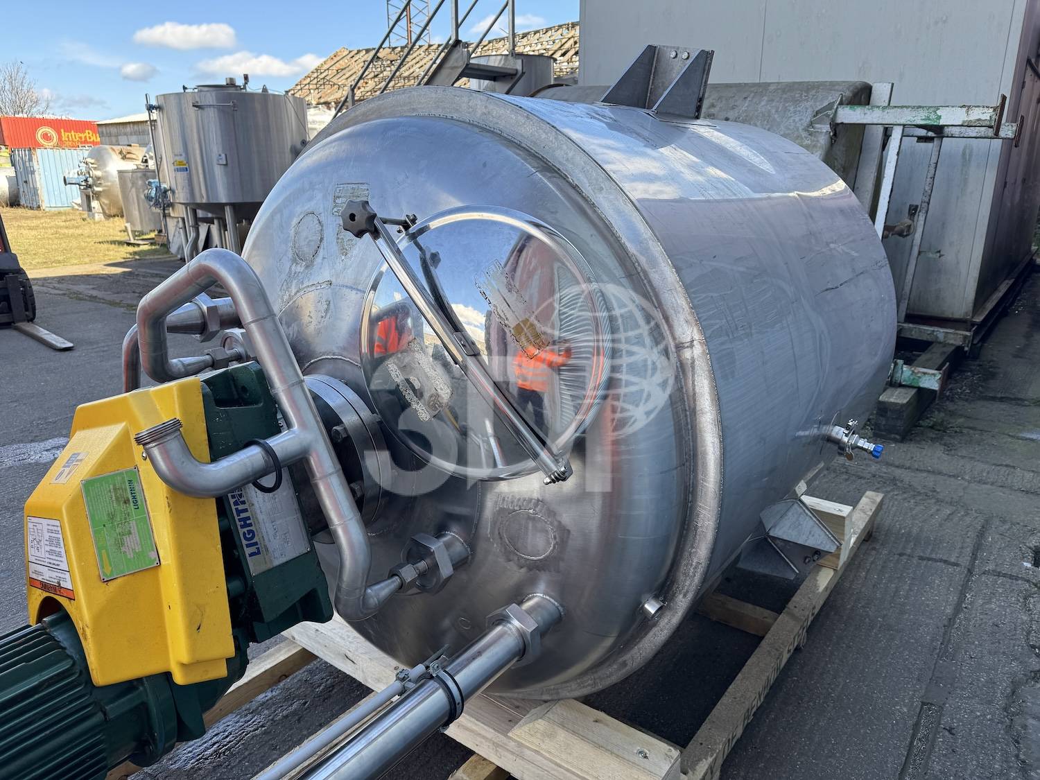 near side image of a 2500 litre jacketed process vessel