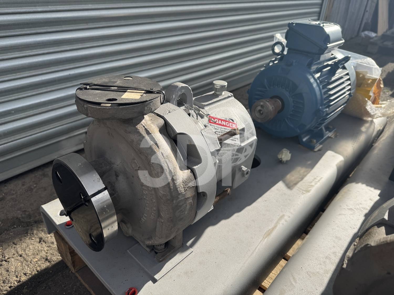 side image of a durco guardian asme magnetic drive sealless pump
