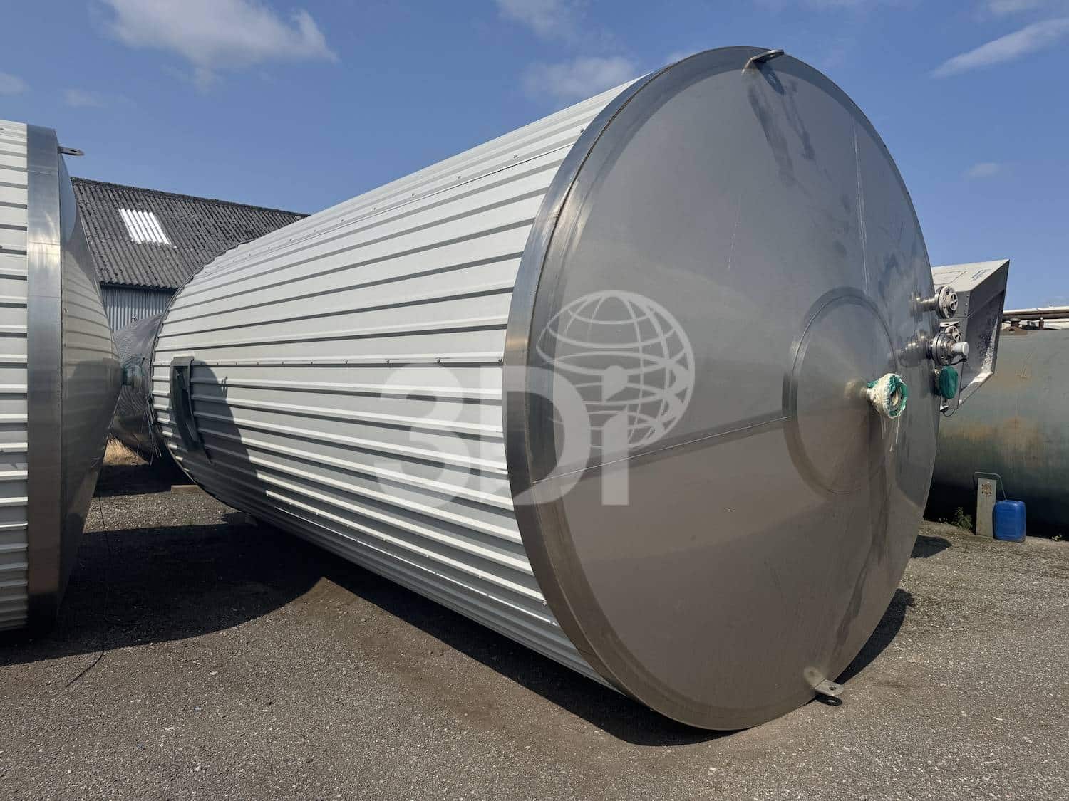 50000-litre-stainless-steel-storage-tank-2966-5 image of a 50000 litre stainless steel storage tank in horizontal position