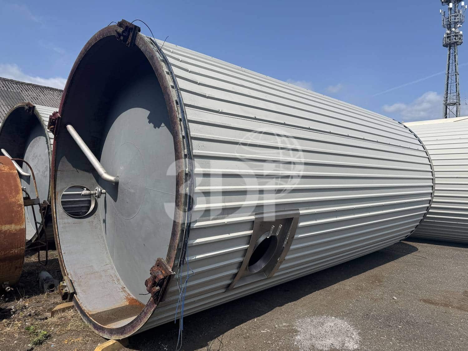 50000-litre-stainless-steel-storage-tank-2966-6 rear image of a 50000 litre stainless steel storage tank