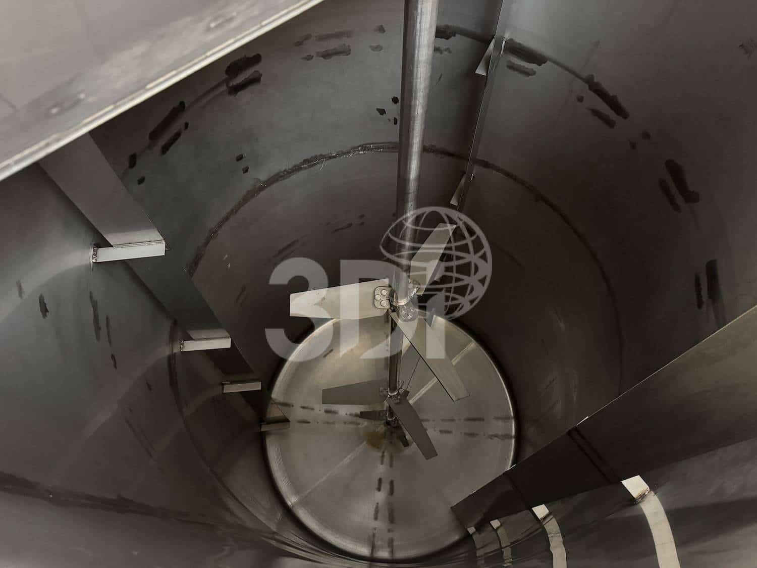 12000-litre-stainless-mixing-tank-2982-2 internal image of a 12000 litre stainless steel mixing tank