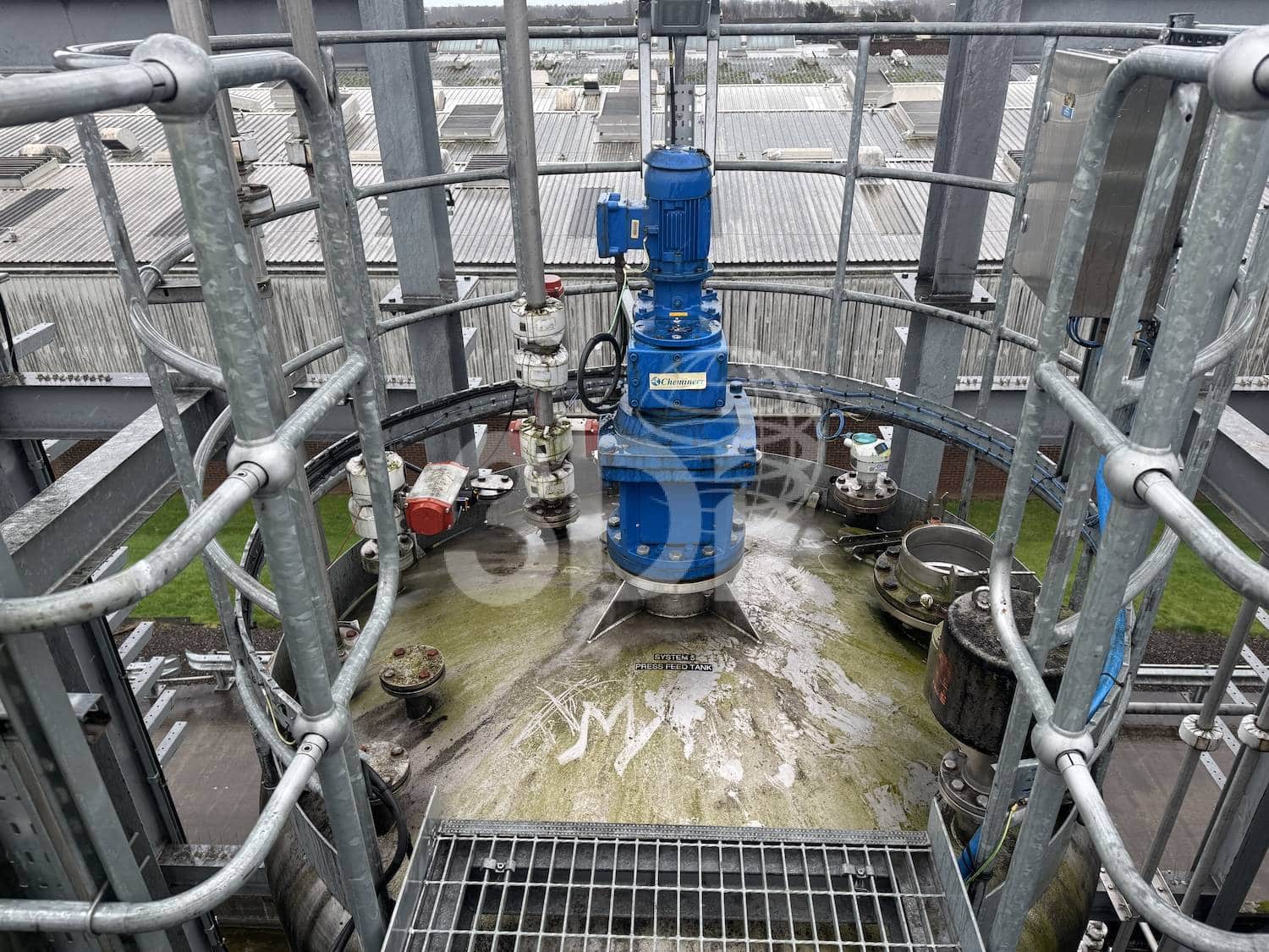 image of the top mixer on a 32400 litre stainless steel mixing tank