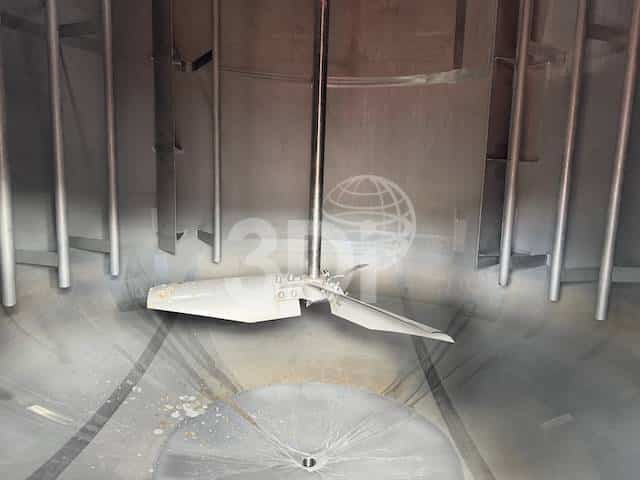 52000-litre-stainless-mixing-tank-2994-10 internal image of a 52000 litre stainless mixing tank 2994