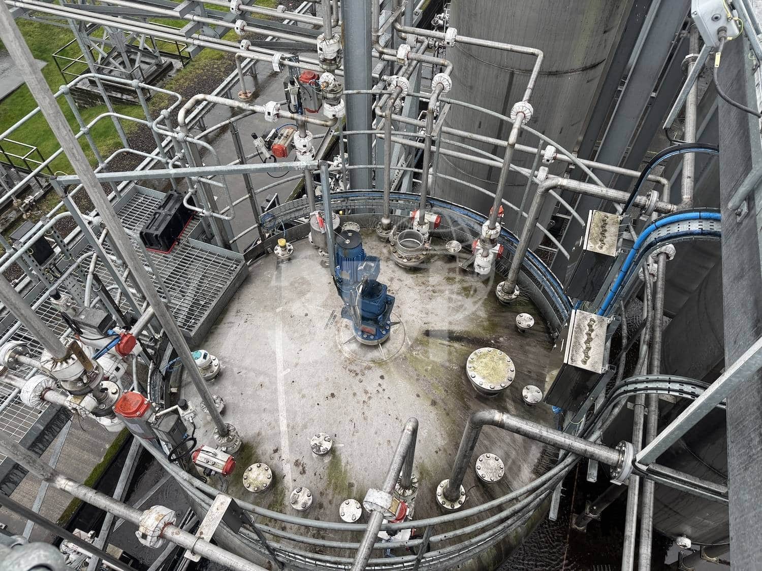 top side image of a 52000 litre stainless steel mixing vessel