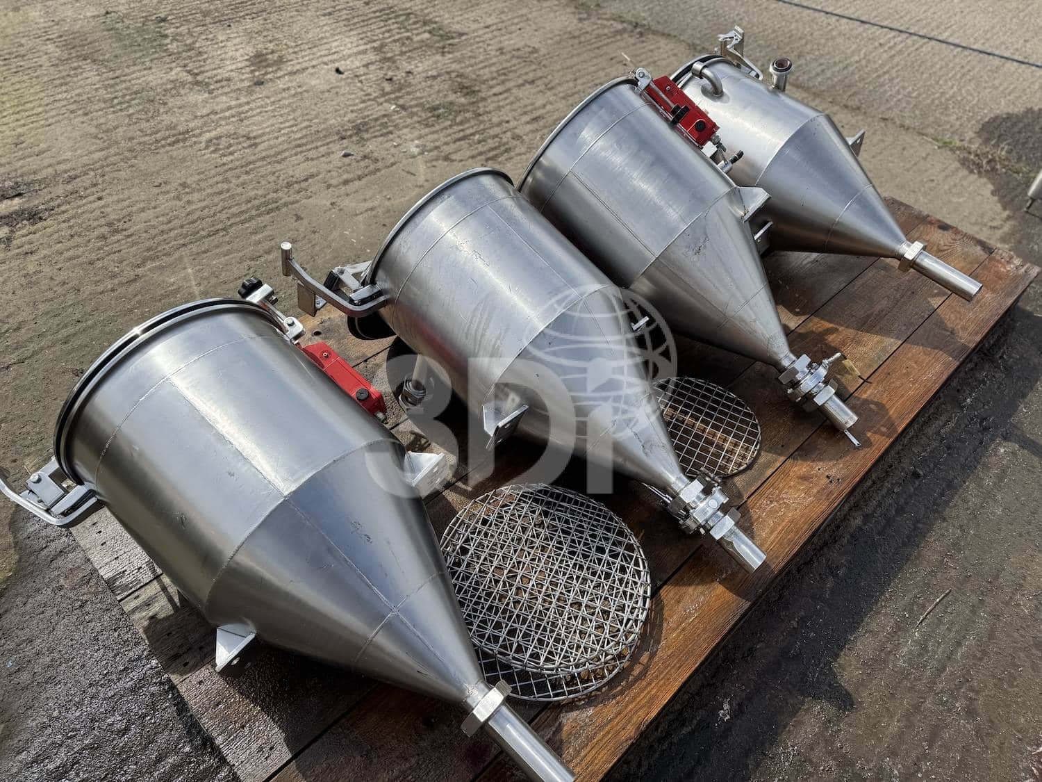 side image of a 50 litre stainless steel vessel