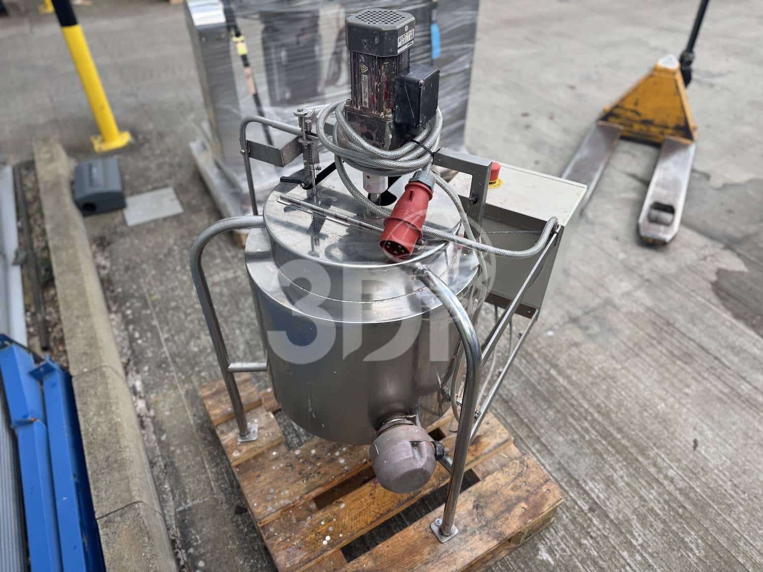 50-litre-jacketed-stainless-steel-mixing-tank-3 rear image of a 50 litre jacketed stainless steel mixing tank